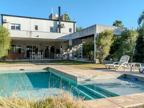 MODERNA CASA EN AIRES DEL LLANO