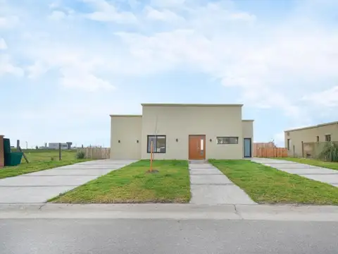 Hermosa casa en venta en lote interno área 7 San Sebastián