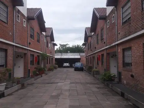 Duplex de 3ambientes en complejo cerrado con cochera