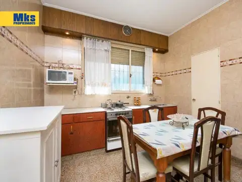 Departamento 3 ambientes c/dependencia en venta. Planta baja al frente con Patio. Orientación n...