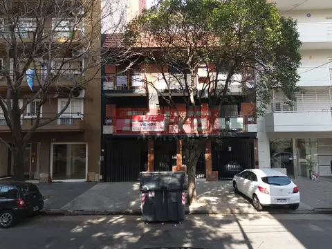 TRIPLEX DE CATEGORÍA | 3 DORMITORIOS | ESCRITORIO | PATIO + COCHERA