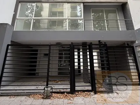 Piso Departamento 3 Ambientes con Cochera en Venta - Ramos Mejía