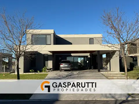 Casa en Venta en El Cantón con fondo al Golf