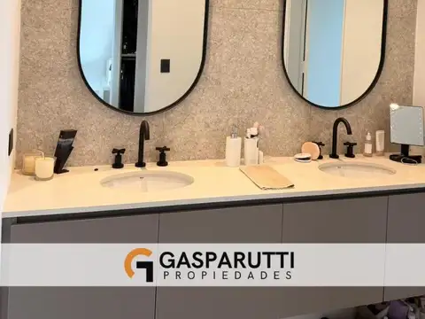 Casa en Venta con 6 cocheras