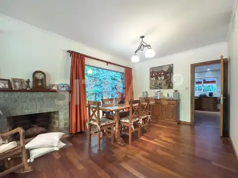 Casa en Alquiler con 5 cocheras