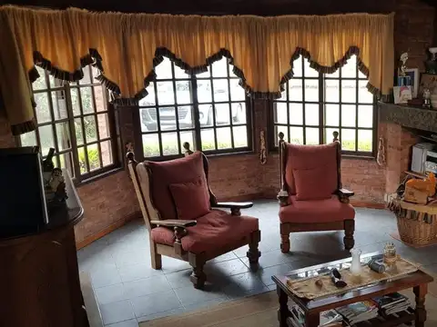 Casa 5 ambientes con 3 baños