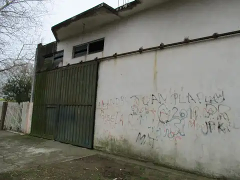 Importante Galpón con Vivienda ubicado a 100 metros del Acceso a Santa Teresita
