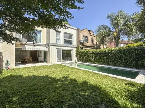 Casa en venta en Las Lomas Golf -  6 ambientes con pileta - Impecable!