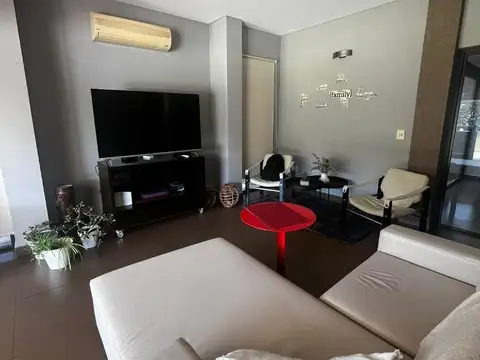 Casa 4 ambientes con 4 baños