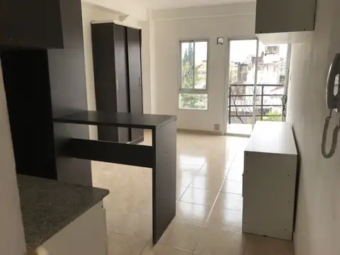 monoambiente con balcon totalmente luminoso