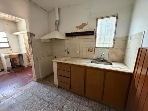 CASA EN VENTA CON AMPLIO TERRENO Y PILETA - MURPHY