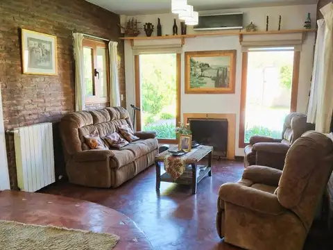 Casa en Venta con 2 cocheras