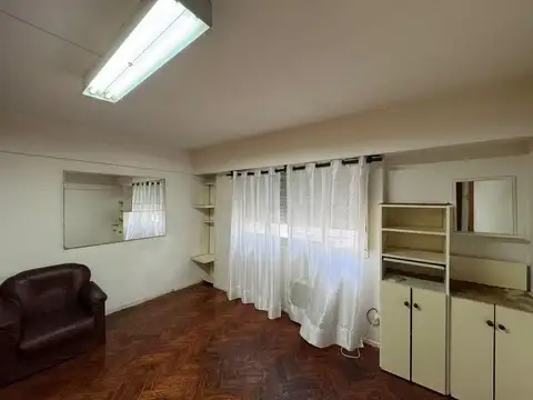 OFICINA VENTA CON BAÑO Y BAULERA ZONA CENTRO