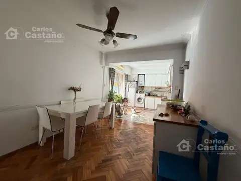 Amplio depto/Ph 4 amb con balcón a media cuadra de Av. Maipú sin expensas.