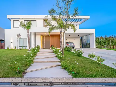 CASA - VENTA - 6 AMB - SUITES - COCHERA - JARDIN - PISCINA - BELEN DE ESCOBAR