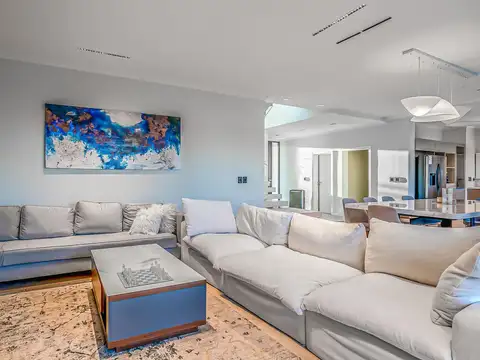 Casa en Venta con 6 cocheras