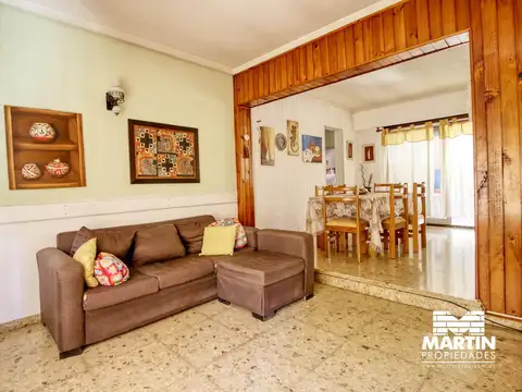 Casa 5 ambientes con 2 baños