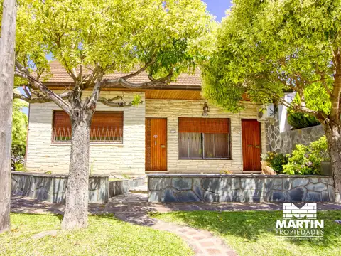 Casa en Venta 5 ambientes en Boulogne con Playroom, Dos Cocheras, Patio y Terraza