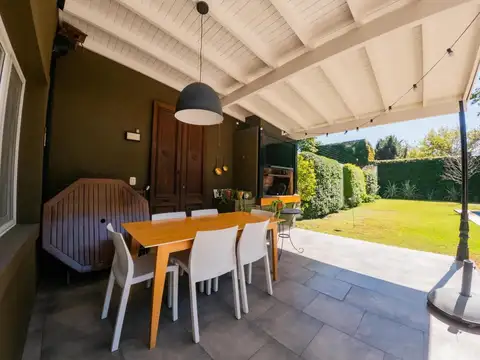 Casa 4 ambientes con 4 baños