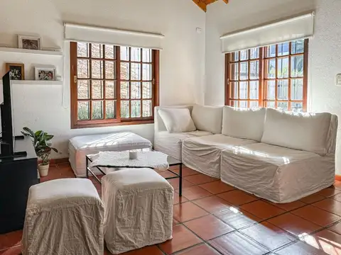 Casa 5 ambientes con 2 baños