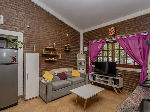 VENTA CASA 4 AMBIENTES JARDIN MORENO APTO CREDITO