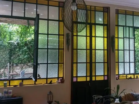 Casa 6 ambientes con 2 baños