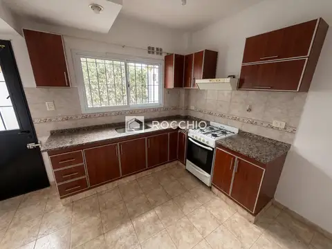 Depto Tipo Casa en Alquiler con 1 cocheras