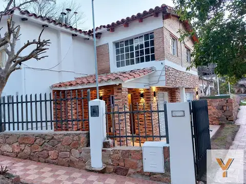 Casa en venta - 7 Dormitorios 3 Baños - 650Mts2 - Villa Carlos Paz, Córdoba