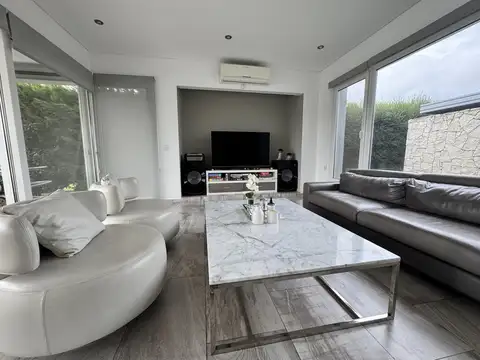 Casa 7 ambientes con 4 baños