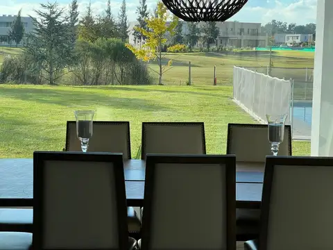 Casa 6 ambientes con 4 baños