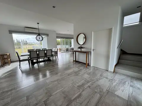 Casa en Alquiler en Haras Santa Maria, USD 3.500