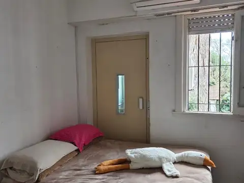 Casa 6 ambientes con 2 baños