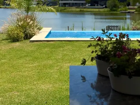 Casa 5 ambientes con 4 baños