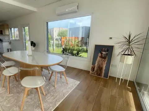 Casa en Venta con 4 cocheras