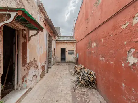VENTA LOTE / CASA 3 AMBIENTES. A RECICLAR. PARQUE CHACABUCO.