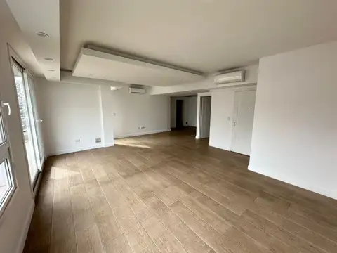EXCELENTE PISO DE CATEGORÍA - 5 AMBIENTES AL FRENTE CON DEPENDENCIA Y COCHERA