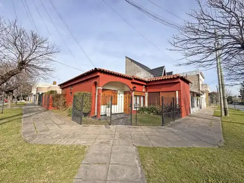 Comoda Casa con 3 Dormitorios + Cochera
