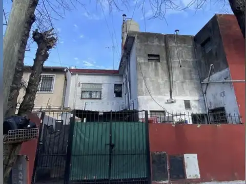 VENTA - Casa a Refaccionar - OPORTUNIDAD ! IDEAL 2/3 FAMILIAS