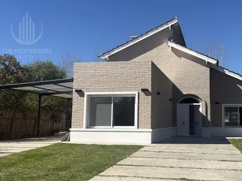 Casa 5 Ambientes  En Club De Campo La Martona