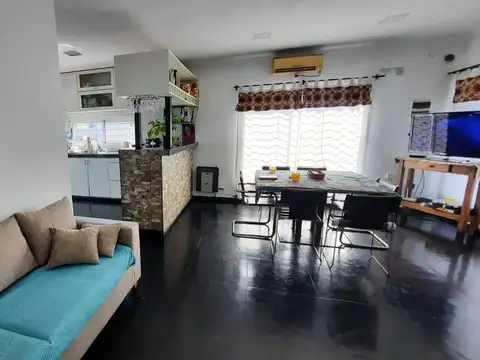 VENTA CASA 5 AMBIENTES MATHEU ESCOBAR