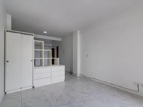 Venta Monoambiente con balcón y parrilla en Villa del Parque.