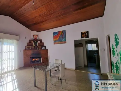 Casa 4 ambientes con 2 baños