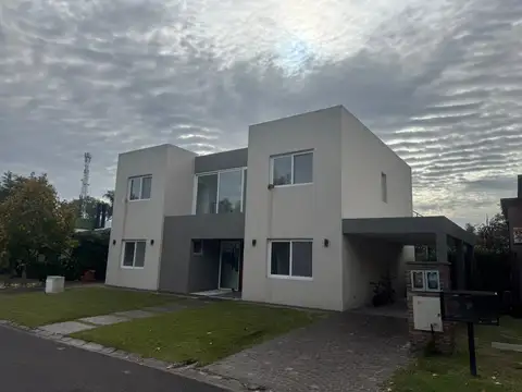 Casa en Alquiler de 3 dormitorios