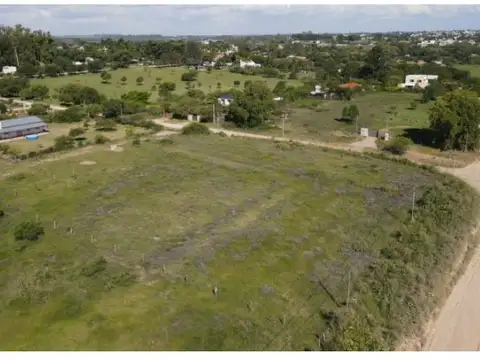 Terreno en esquina de 22x45 con vista al rio, Minuanes y Guaranies