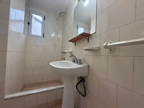 Casa 6 ambientes con 1 baño