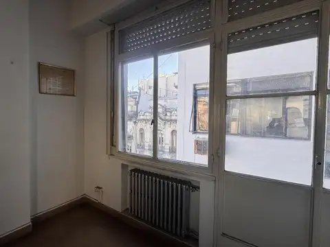 Avenida Hipólito Yrigoyen 1100