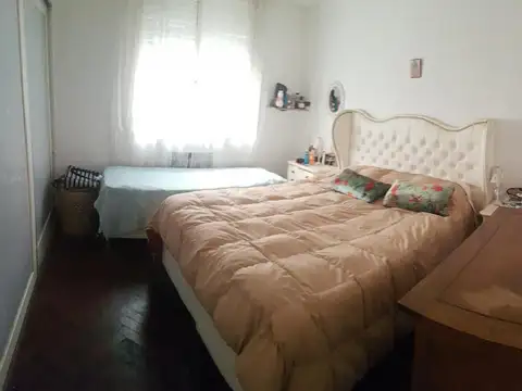 Esmeralda 900, Piso 1°