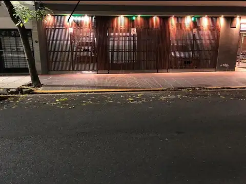 COCHERA EN BELGRANO.PLANTA BAJA .ENTRADA INDEPENDIENTE