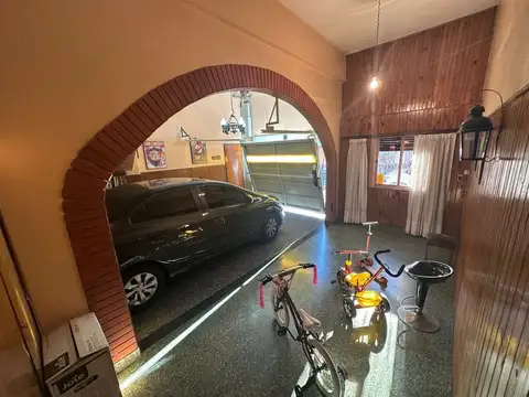 Casa 5 ambientes con 3 baños