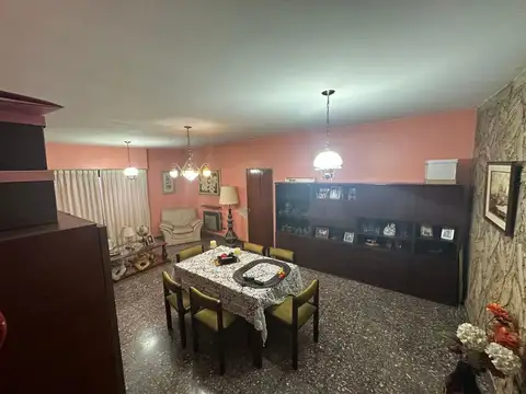 VENTA CASA MULTIFAMILIAR EN FLORES GARAGE TERRAZA